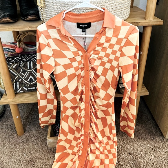 Checkered dress - Picture 2 of 4